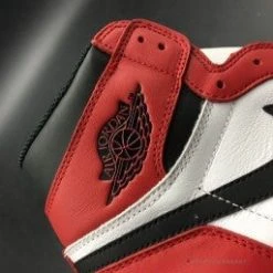 HypeYourBeast Air Jordan 1 Retro High OG 'Chicago'