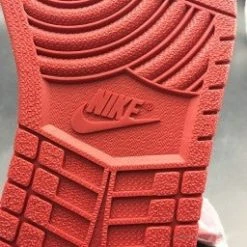 HypeYourBeast Air Jordan 1 Retro High OG 'Chicago'