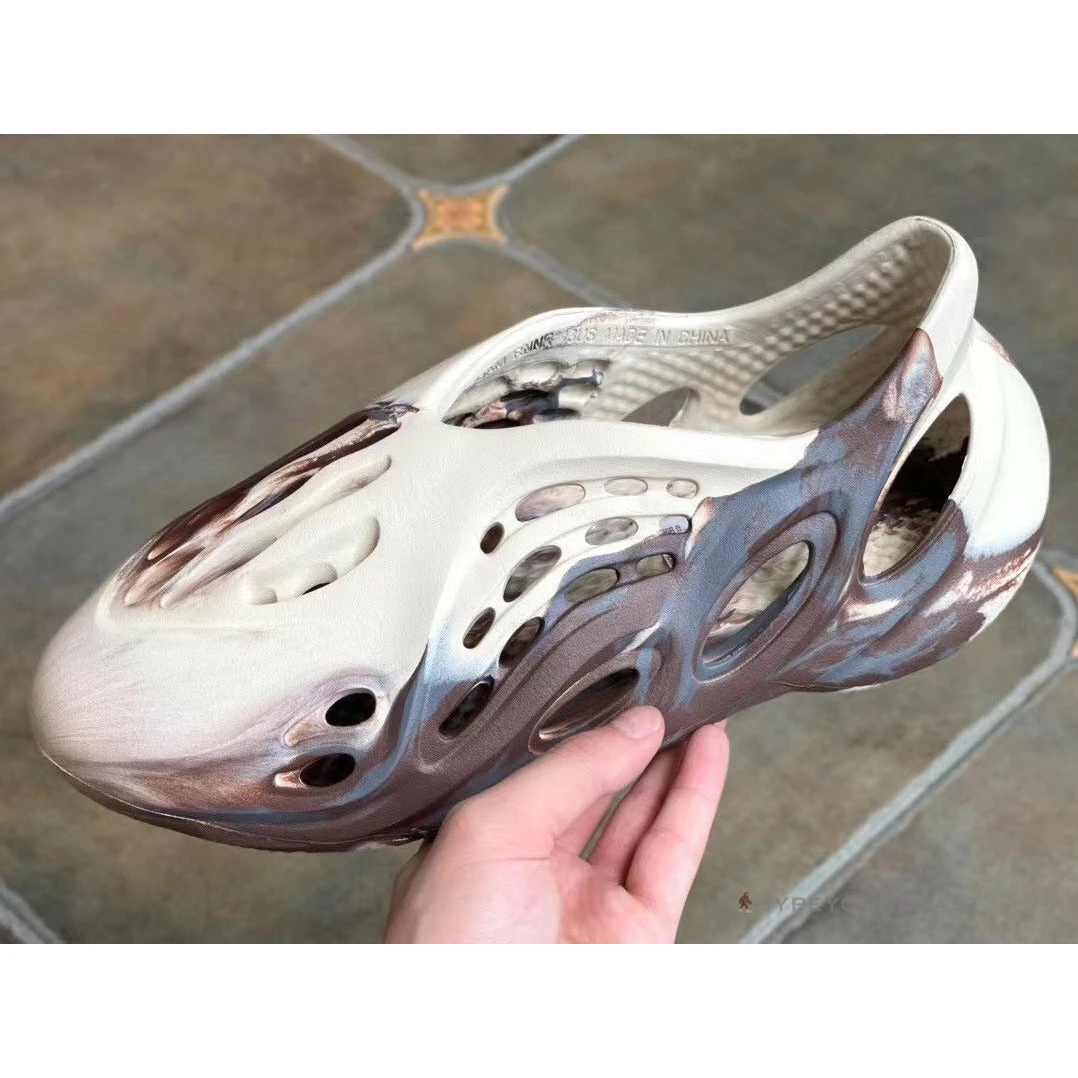 HypeYourBeast Adidas Yeezy Foam RUNNER MX 'Cream Clay' 7 HypeYourBeast Adidas Yeezy Foam RUNNER MX 'Cream Clay'