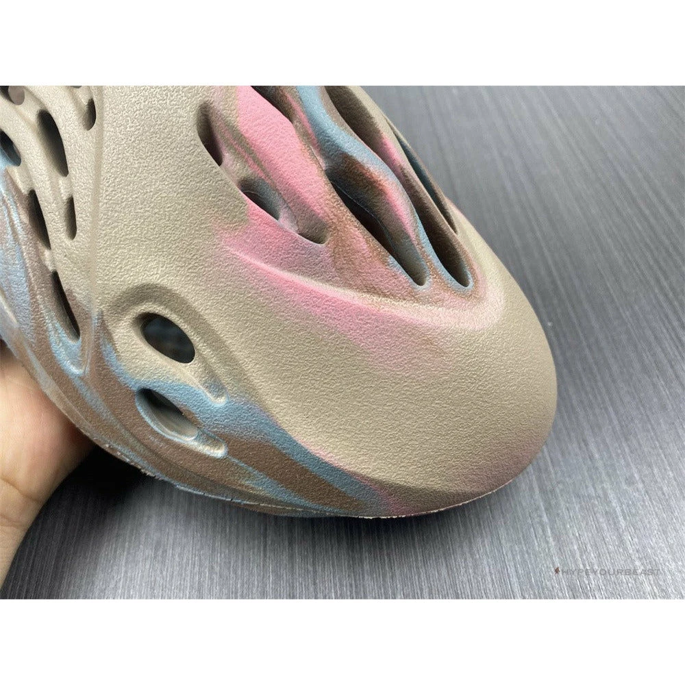 Hypeyourbeast Adidas Yeezy Foam Runner 'MX Sand' 7 Hypeyourbeast Adidas Yeezy Foam Runner 'MX Sand'