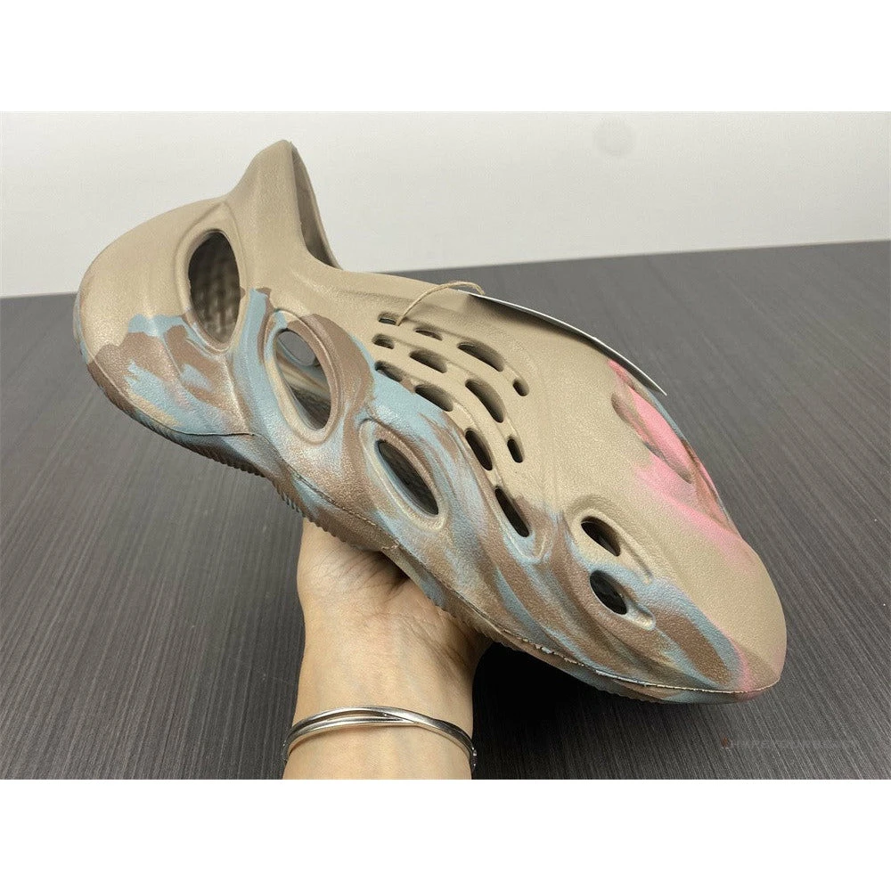 Hypeyourbeast Adidas Yeezy Foam Runner 'MX Sand' 2 Hypeyourbeast Adidas Yeezy Foam Runner 'MX Sand'