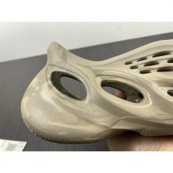 Hypeyourbeast Yeezy Foam Runner Beige