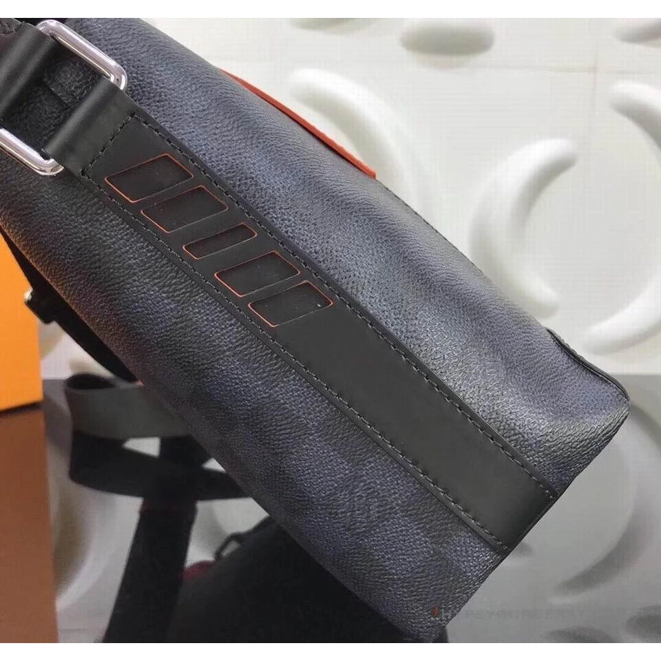 Hypeyourbeast DAMIER COBALT RACE DISCOVERY MESSENGER PM 10 Hypeyourbeast DAMIER COBALT RACE DISCOVERY MESSENGER PM