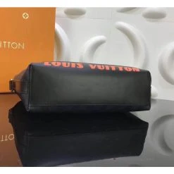 Hypeyourbeast DAMIER COBALT RACE DISCOVERY MESSENGER PM 15 Hypeyourbeast DAMIER COBALT RACE DISCOVERY MESSENGER PM