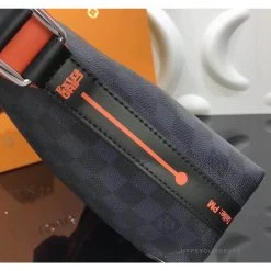 Hypeyourbeast DAMIER COBALT RACE DISCOVERY MESSENGER PM 17 Hypeyourbeast DAMIER COBALT RACE DISCOVERY MESSENGER PM